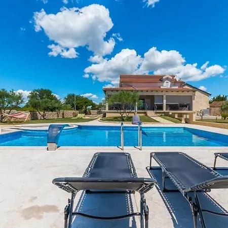 Prázdninový dům Family Friendly House With A Swimming Pool Gornje Rastane, Biograd - 24616 *
