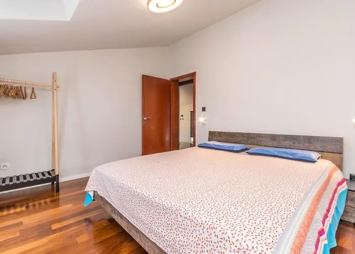 Family Friendly House With A Swimming Pool Gornje Rastane, Biograd - 24616 Vakantiehuis Donje Rastane